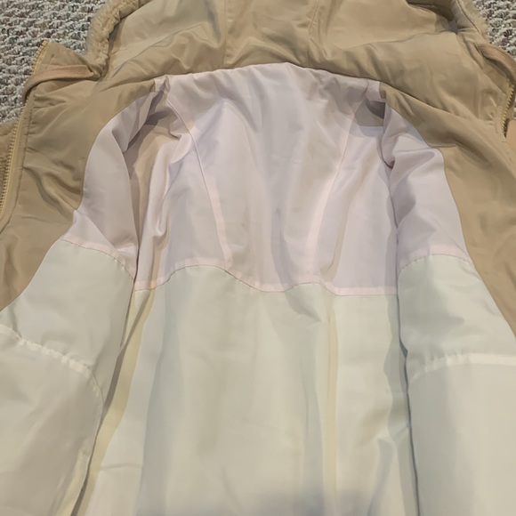 NWOT beautiful reversible ALO jacket with hood. - Picture 3 of 6